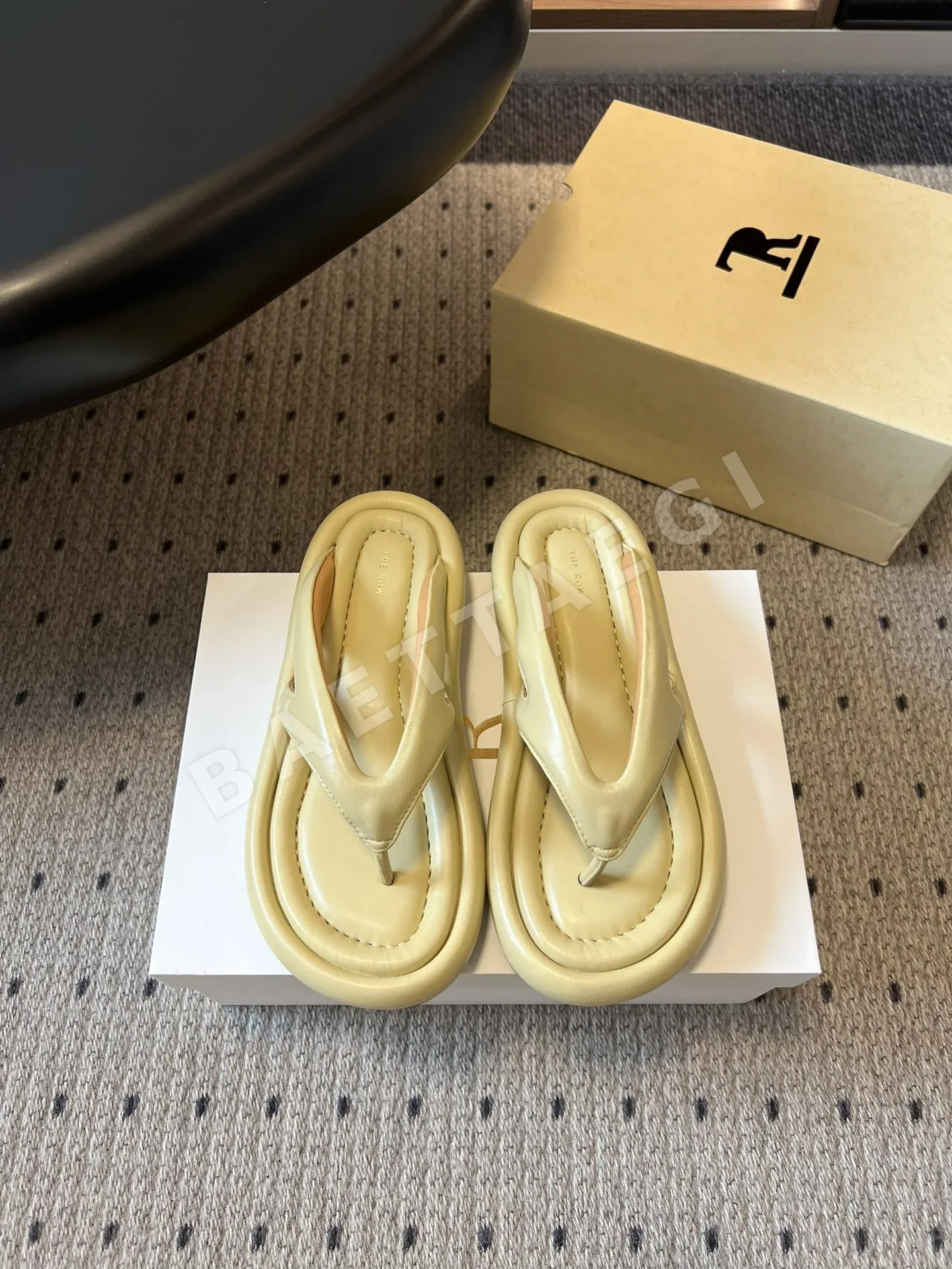 더로우 램스킨 소프트솔 통 샌들 75582
