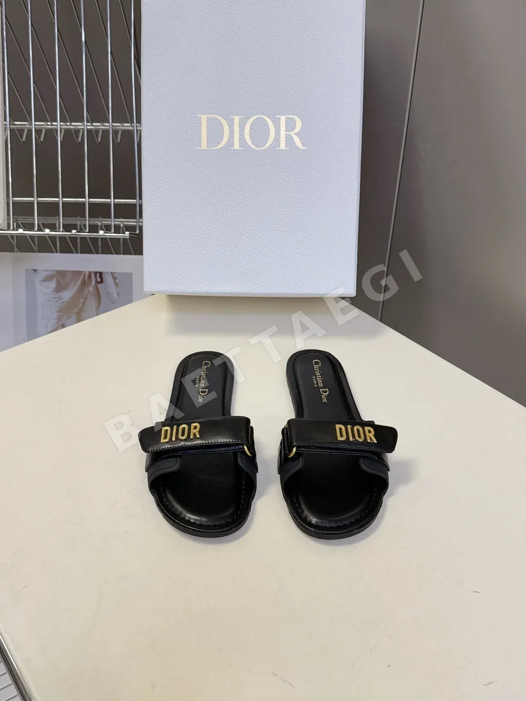 디올 클래식 벨크로 샌들 104983