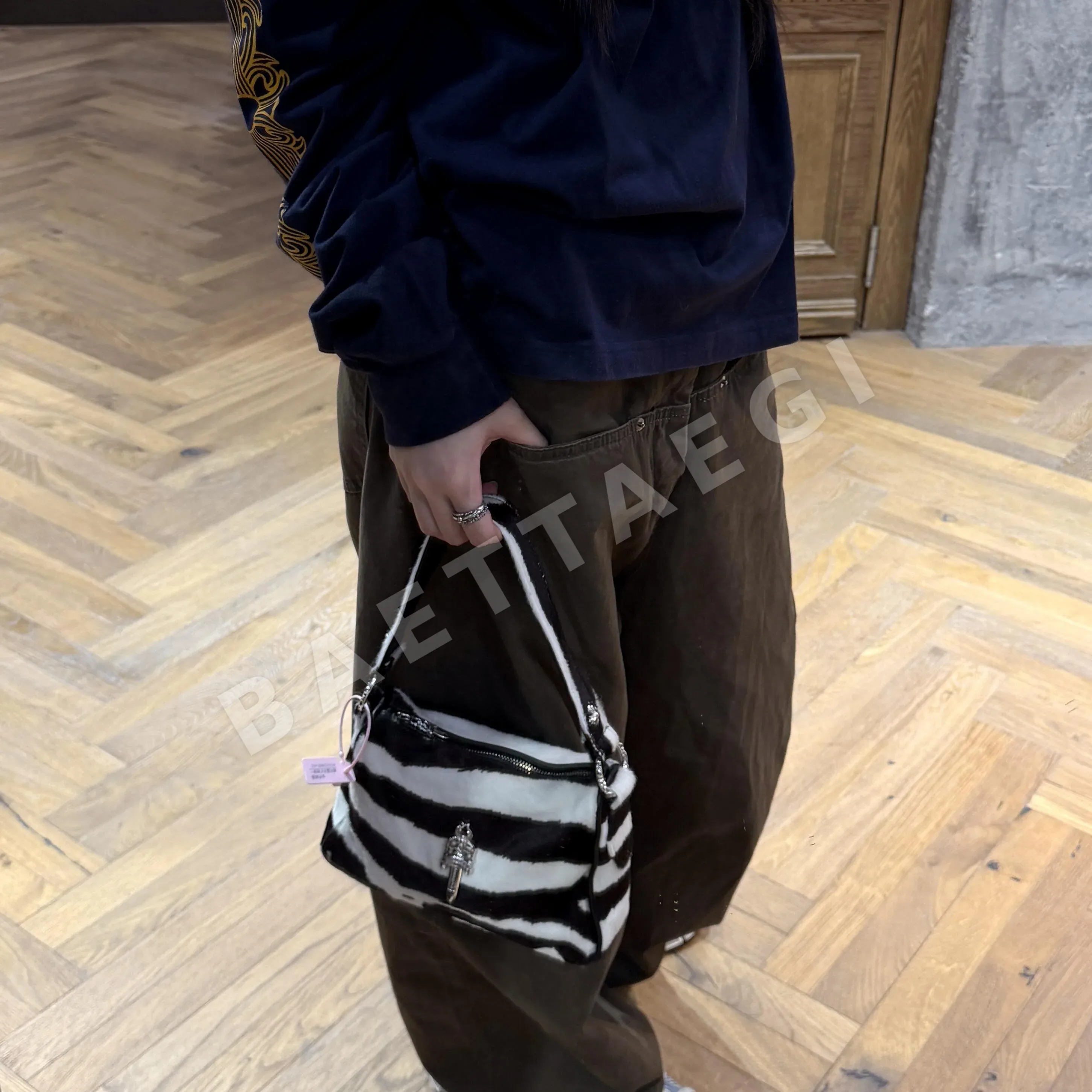 크롬하츠 얼룩말 무늬 가방 상세 이미지 5