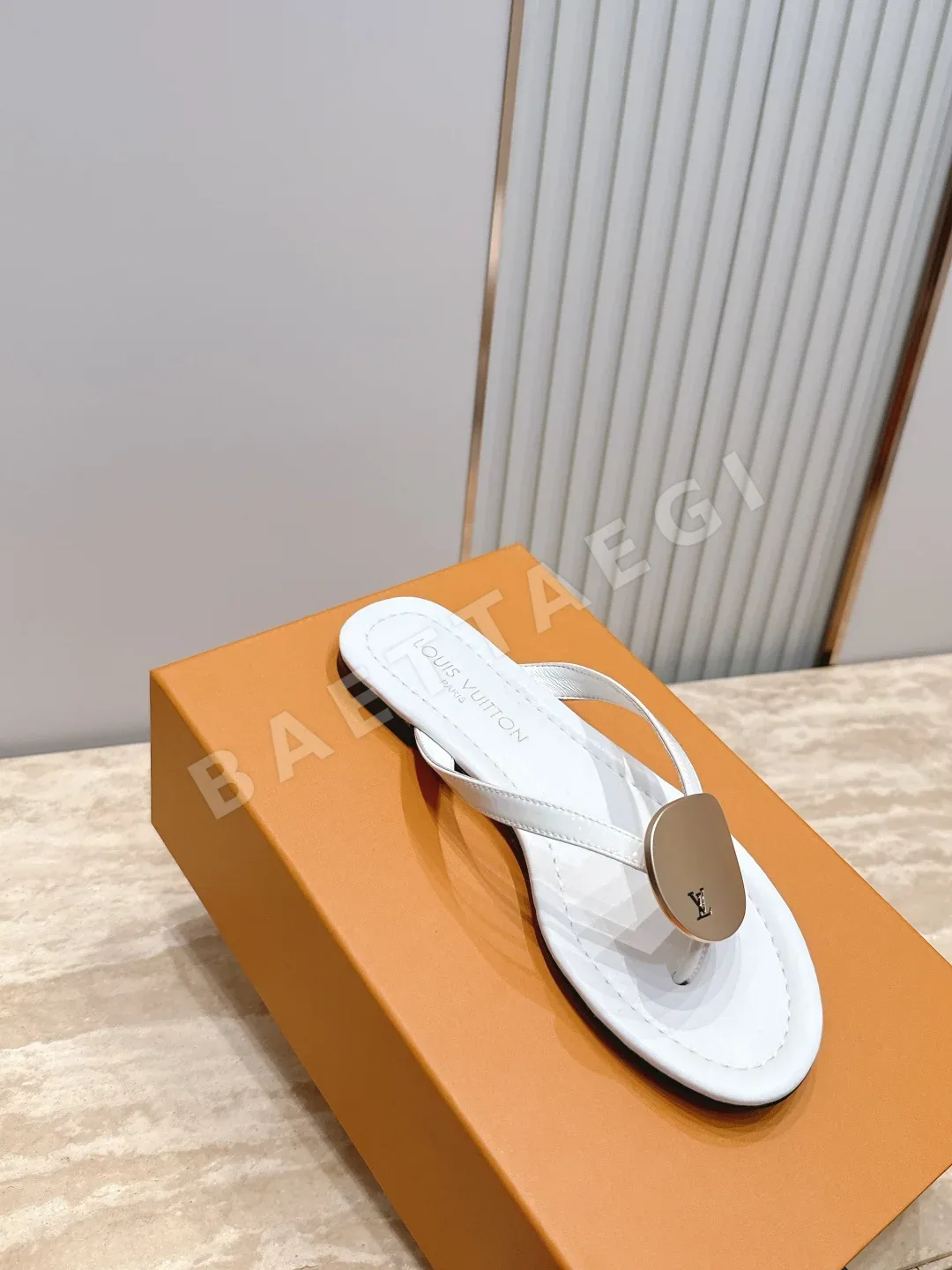 루이비통 메탈 버클 샌들 및 슬리퍼 상세 이미지 3