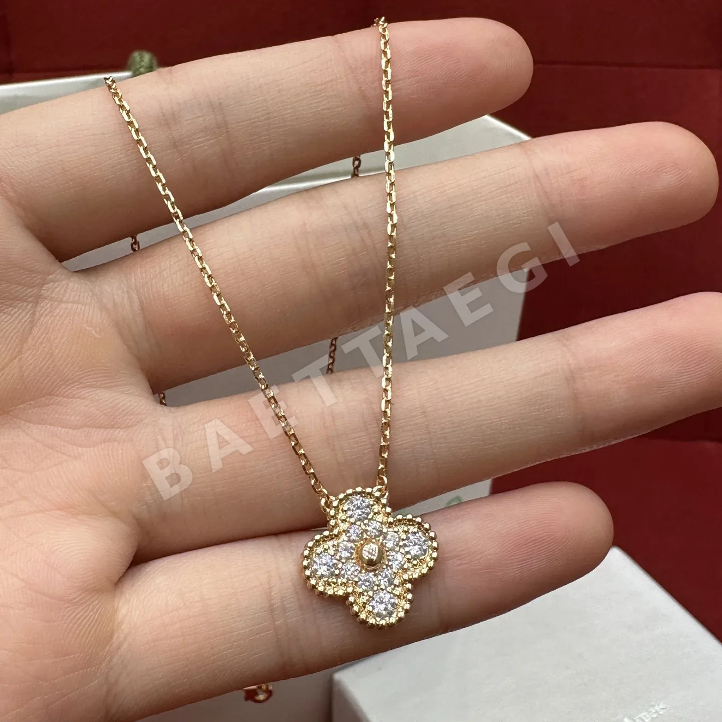 반클리프앤아펠 풀 다이아몬드 사엽 클로버 목걸이 178559