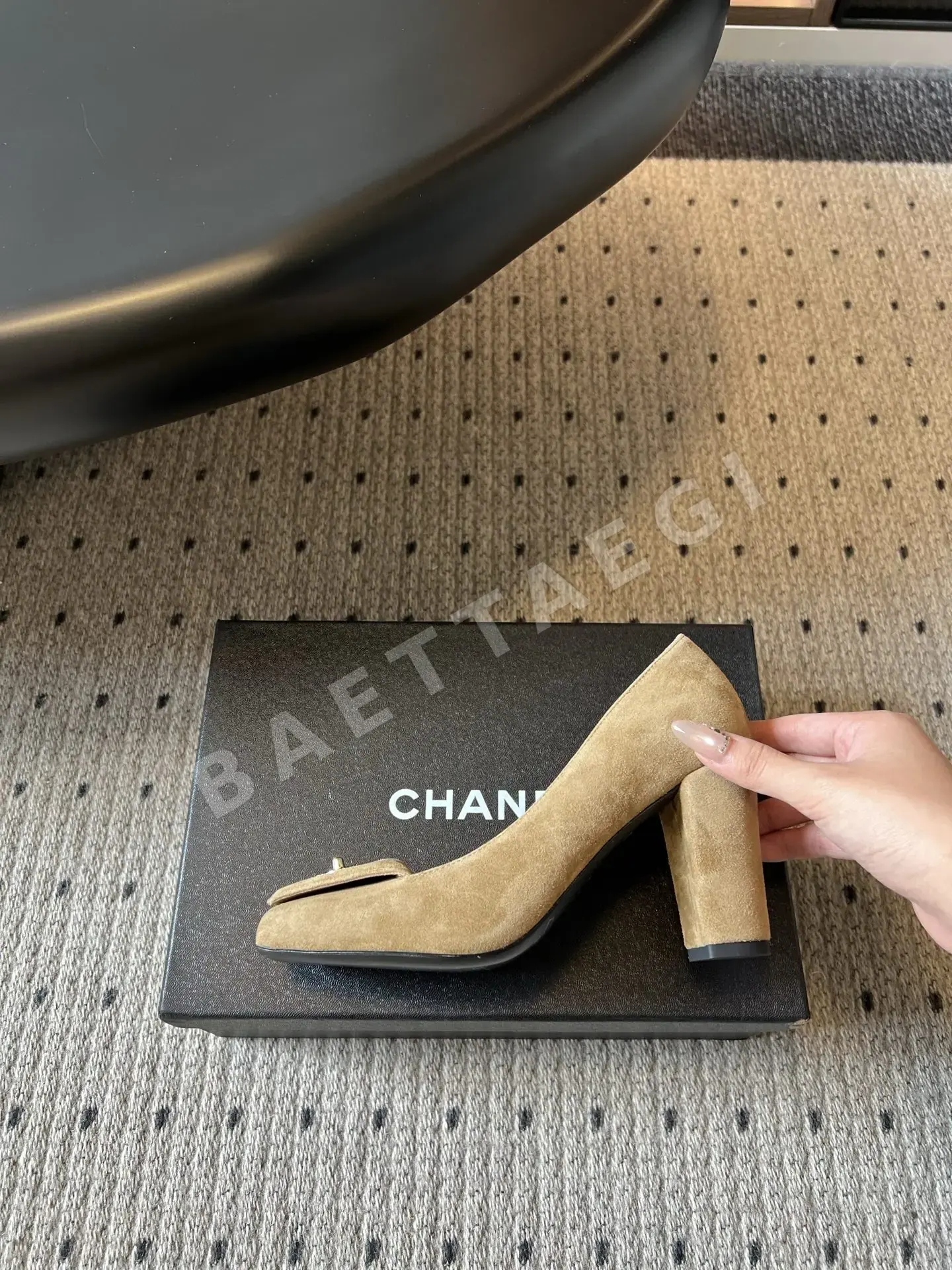 샤넬 스퀘어 토 더블 C 버클 하이힐 상세 이미지 5
