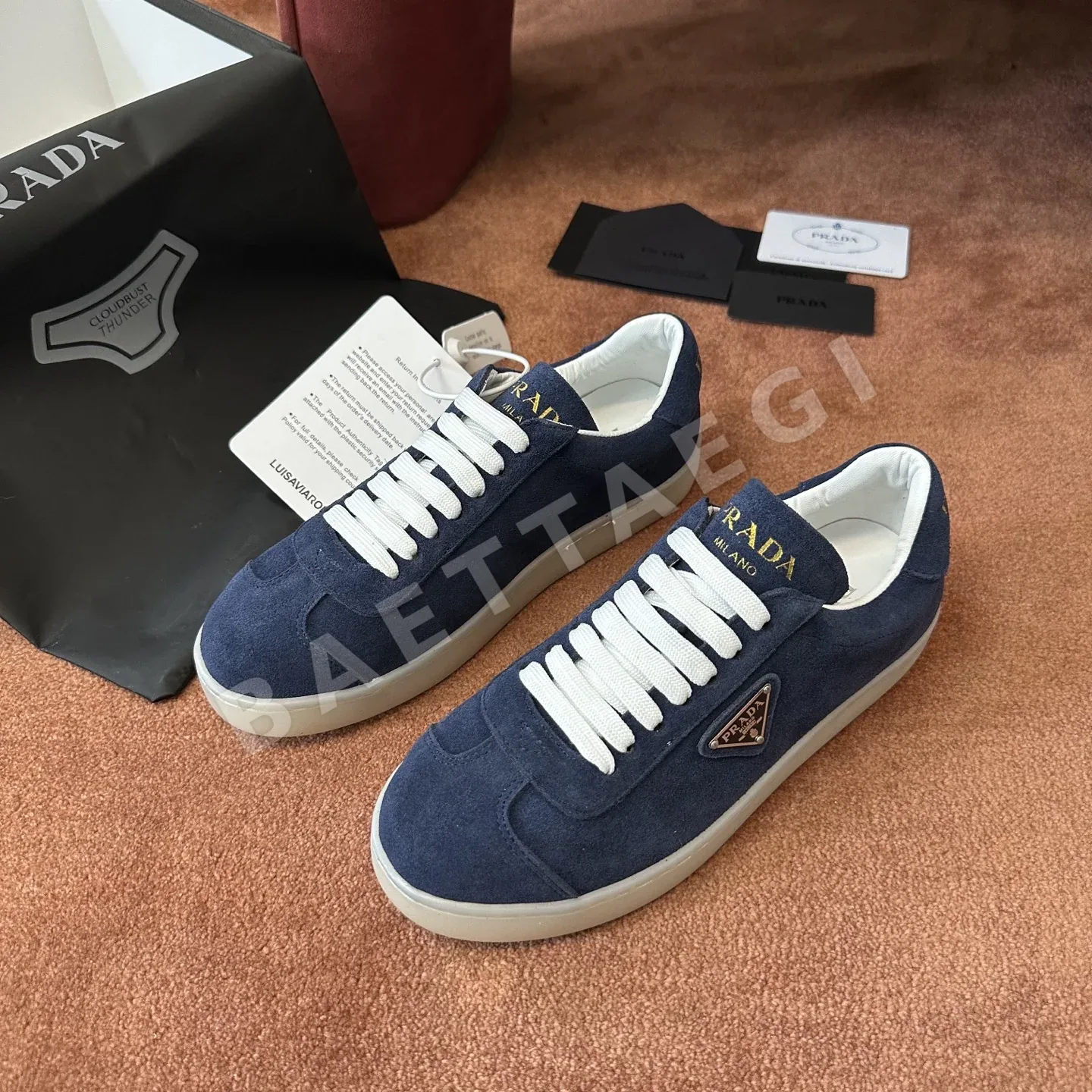 프라다(Prada) 스웨이드 스니커즈 상세 이미지 2