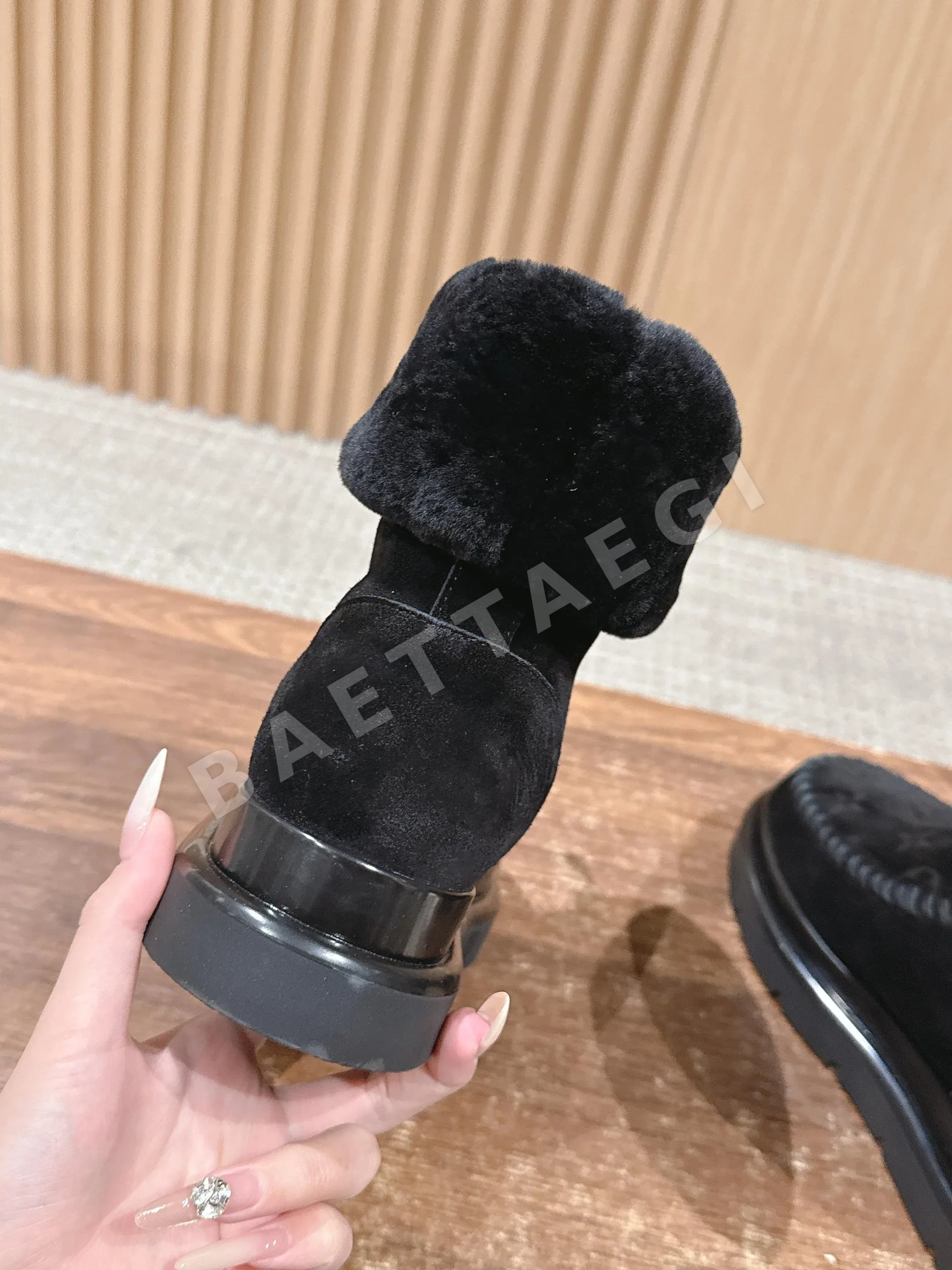루이비통 코르티나 모노그램 앵클부츠 상세 이미지 8