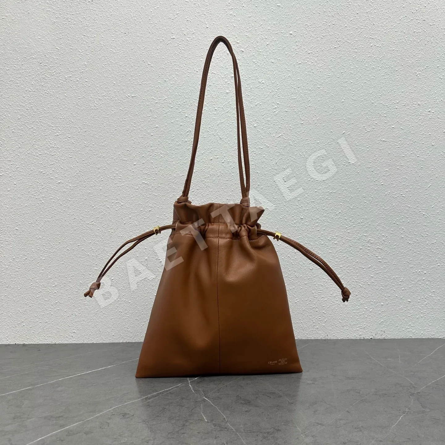 셀린느 드로스트링 램스킨 숄더백 123662