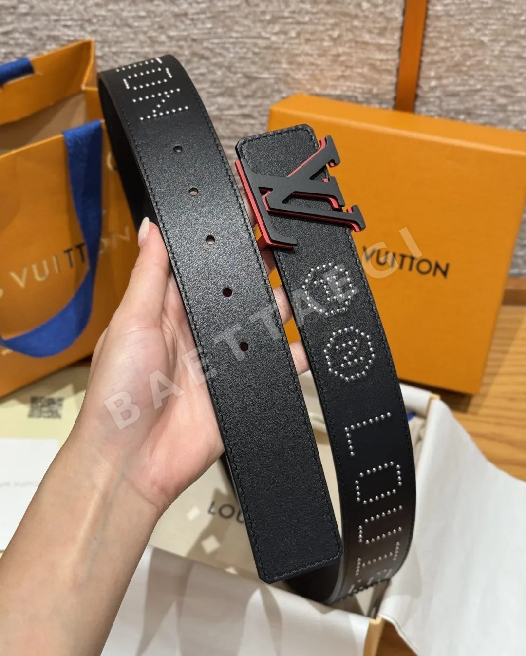 루이비통 디멘션 로카빌리 스터드 40mm 리버시블 벨트 상세 이미지 5