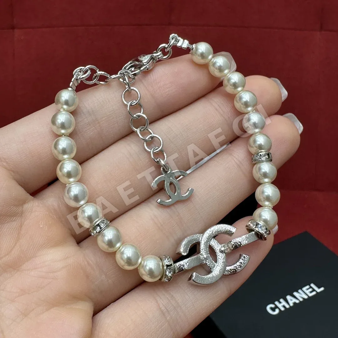 샤넬 더블 C 로고 라인스톤 진주 팔찌 상세 이미지 2