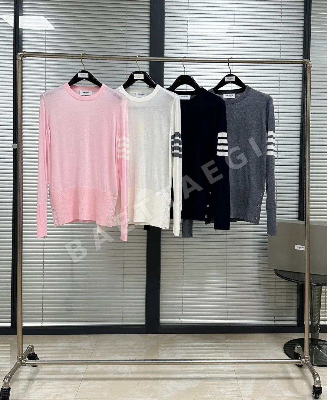 톰브라운 여성 울 크루넥 가디건 긴팔 126321