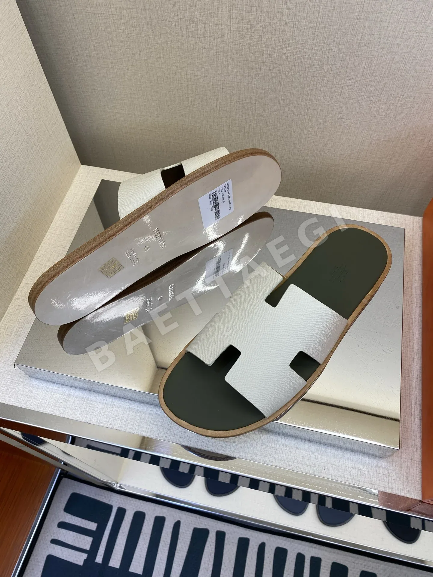에르메스 오란 샌들 남성 가죽 H 패턴 컷아웃 상세 이미지 9