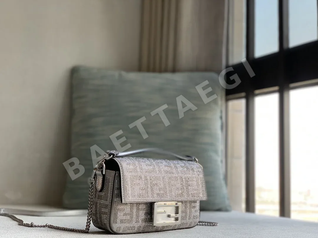 펜디 미니 바게트 스웨이드 가방 상세 이미지 2
