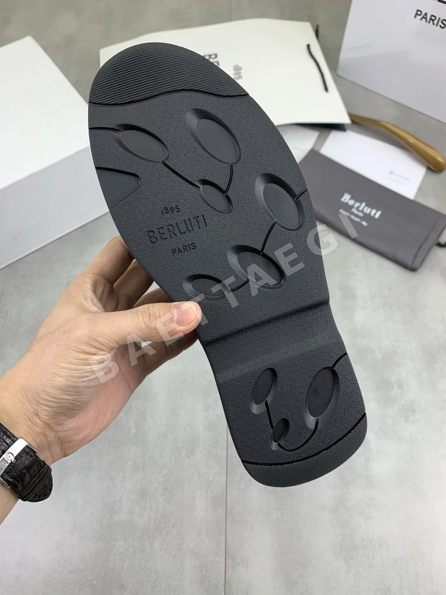 벨루티 손염색 소가죽 남성 하이탑 캐주얼 슈즈 상세 이미지 8
