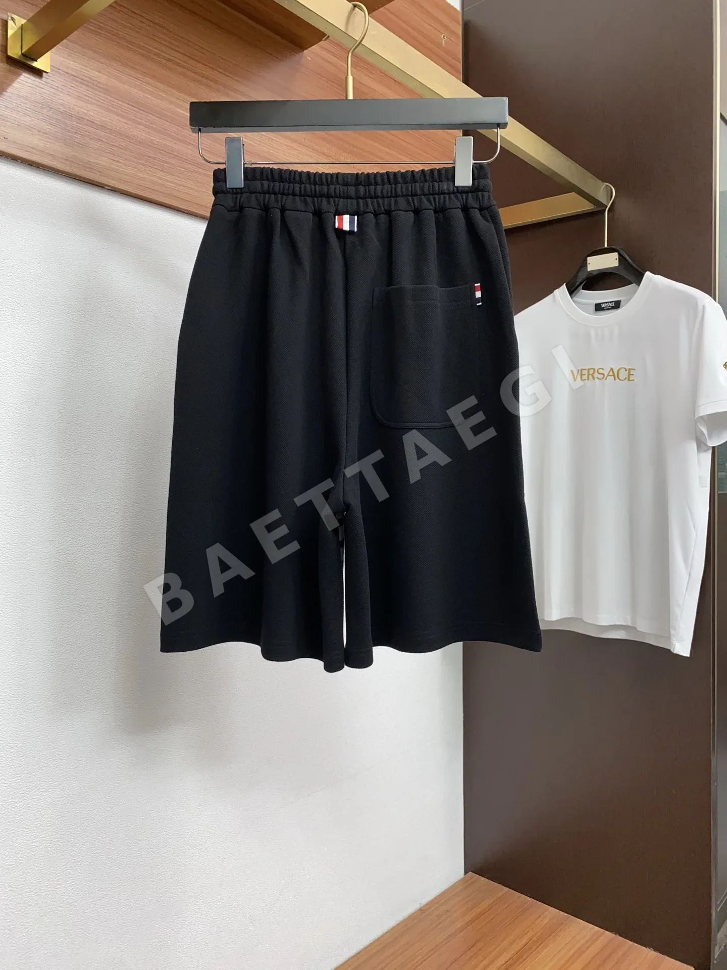 톰브라운 와이드 레그 남성 반바지 상세 이미지 9