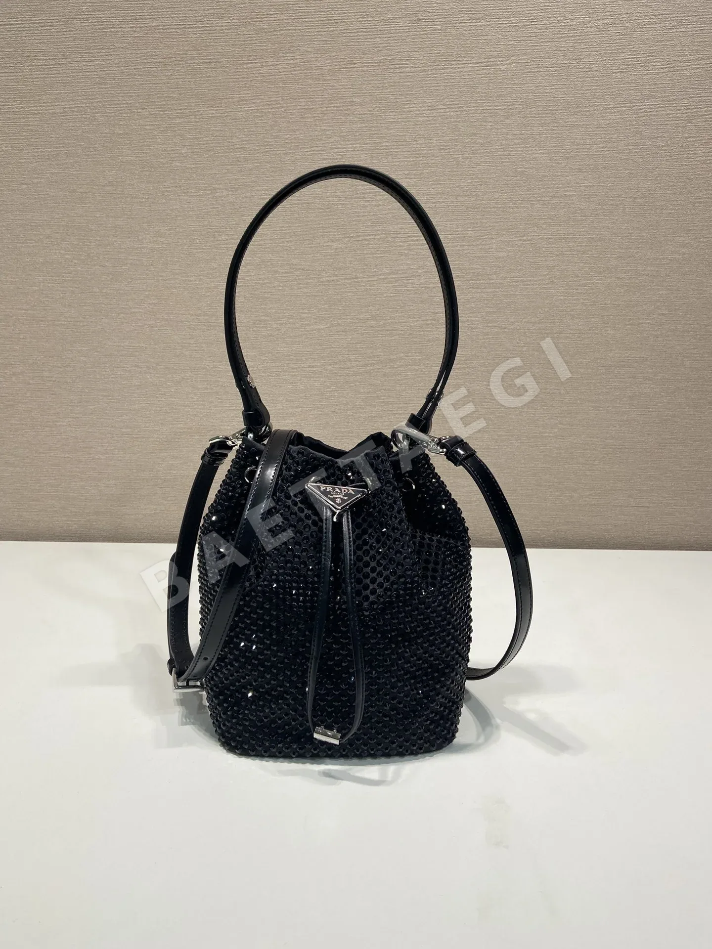 프라다 크리스탈 버킷백 1BE067 66254