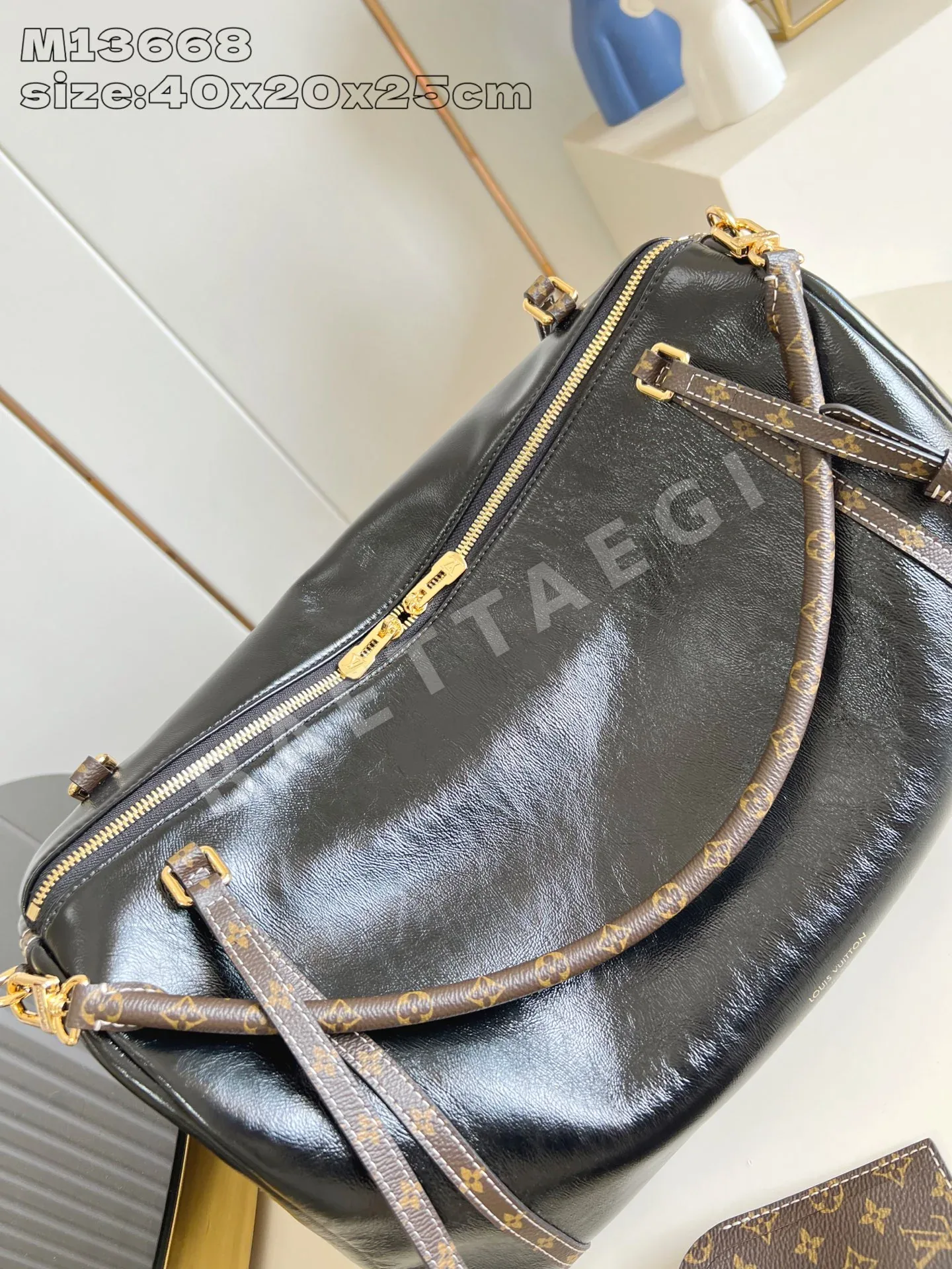 루이비통 M13668 블랙 키폴 핸드백 상세 이미지 9