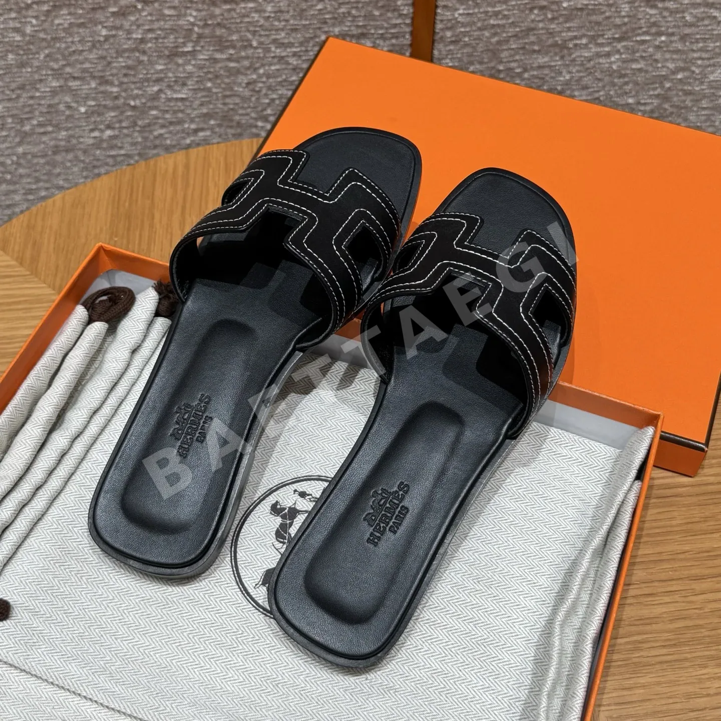 에르메스 오란 샌들 블랙 가죽 H 컷아웃 상세 이미지 7