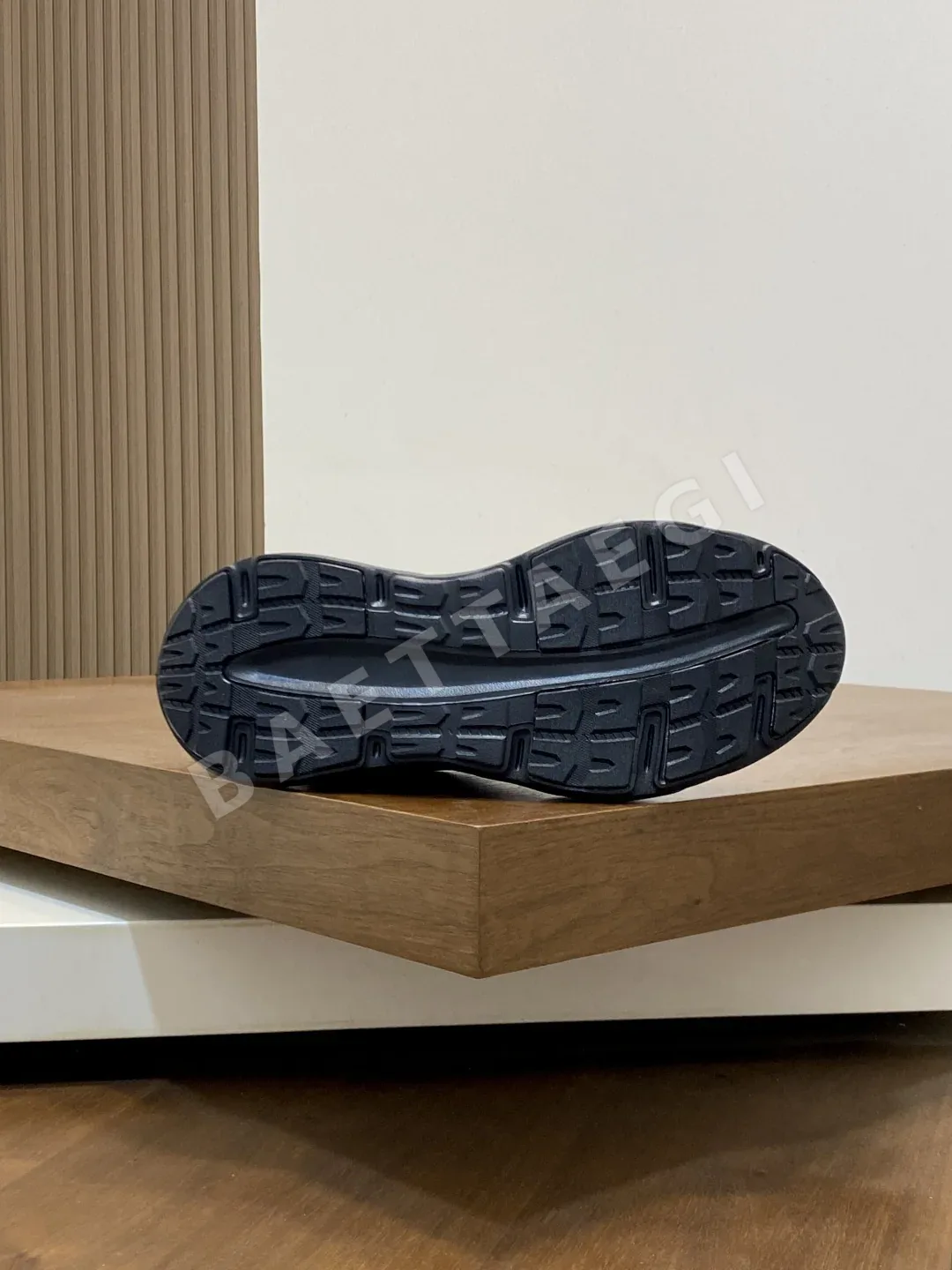 몽클레르 스니커즈 남성 메시 모 레르 로고 상세 이미지 9