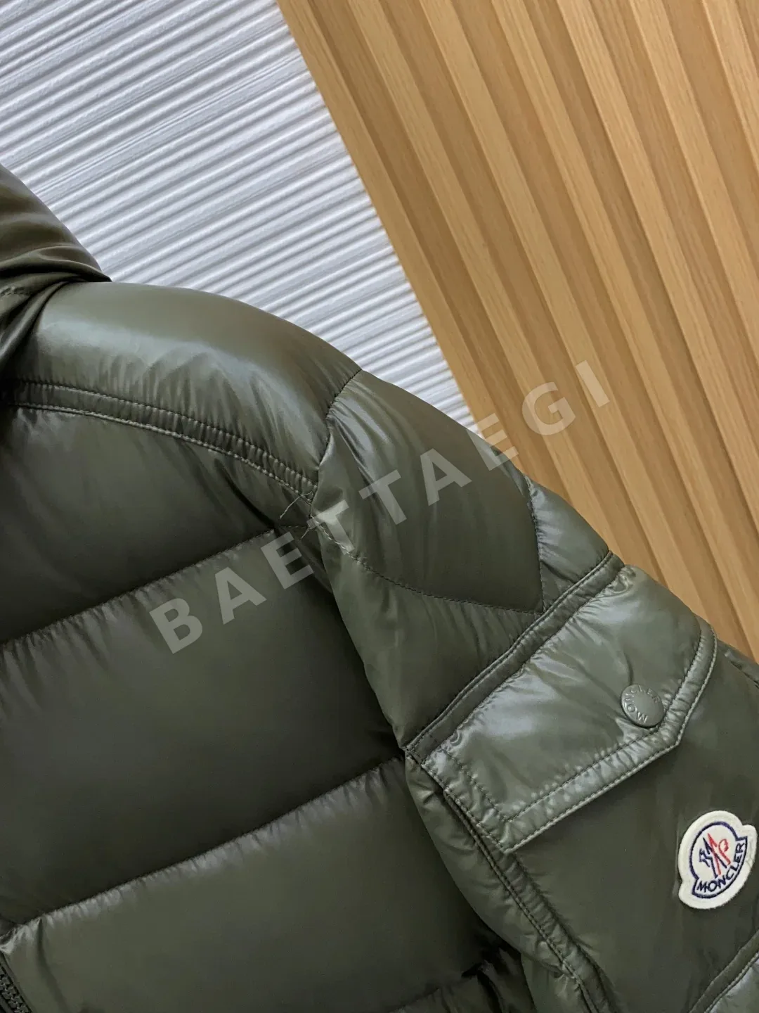 몽클레르 마야(Moncler Maya) 후드 쇼트 다운 자켓 상세 이미지 4