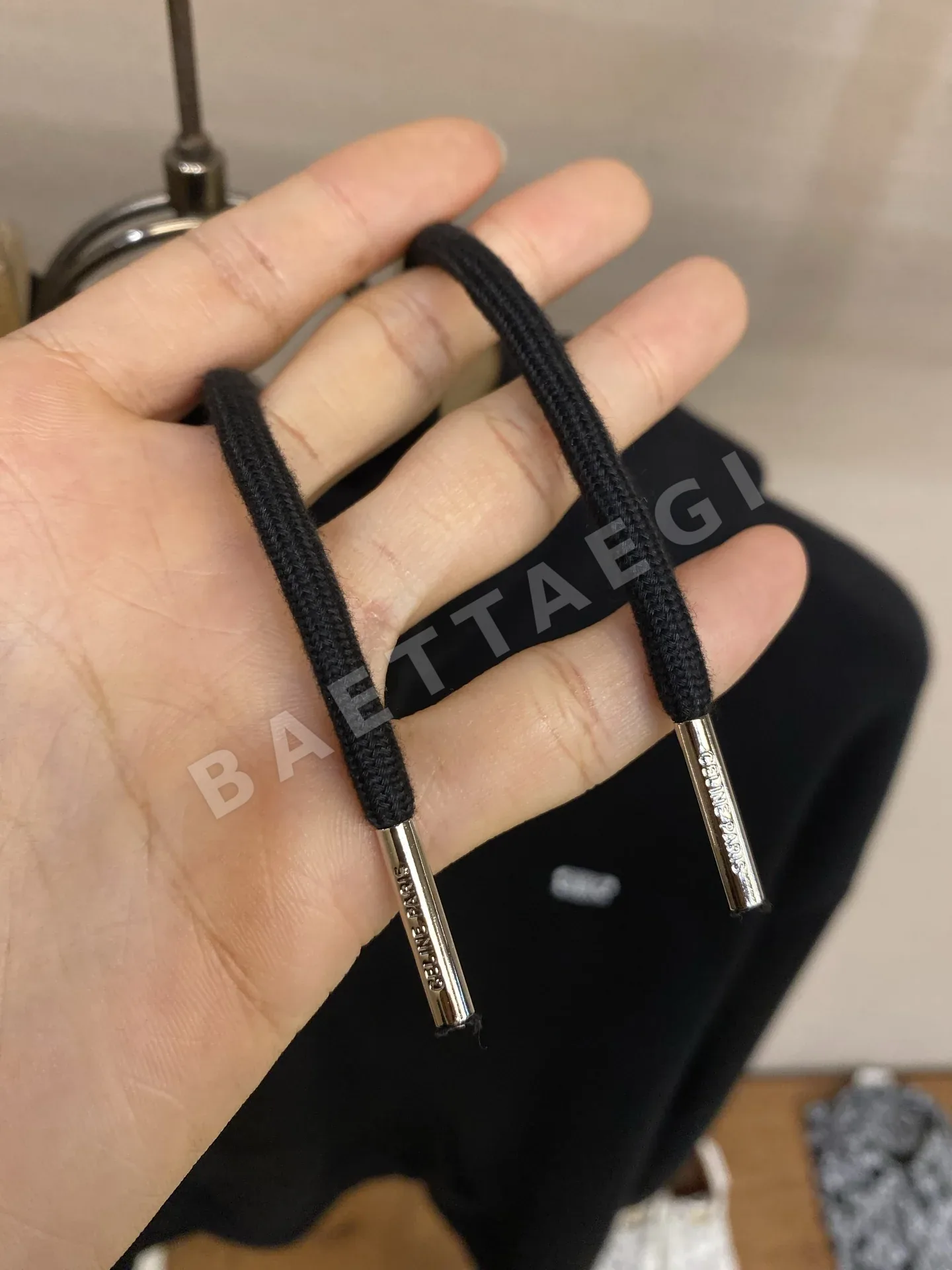 셀린느 개선문 자수 로고 남성 후드 상세 이미지 6