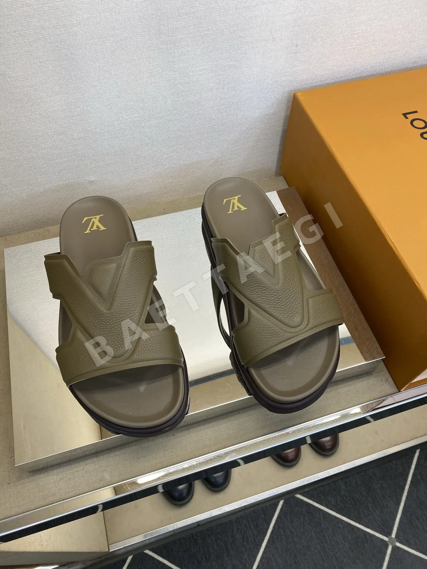 루이비통 오아시스 뮬 154424