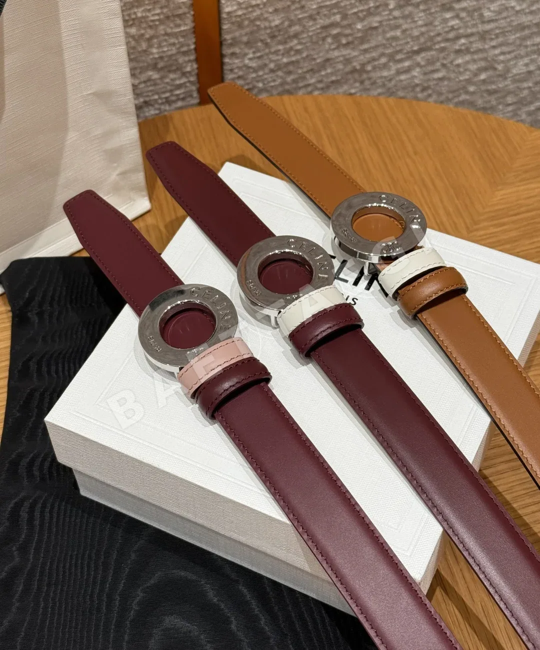 셀린느 차트 디스크 버클 양면 가죽 벨트 상세 이미지 4
