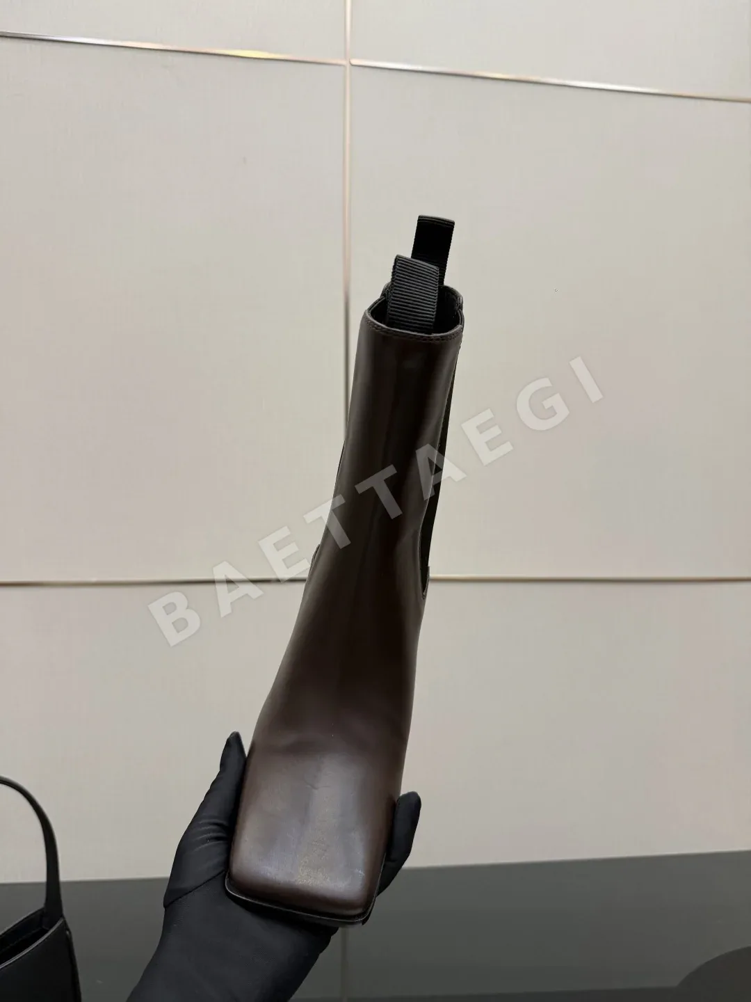 알라이아 블랙 가죽 스퀘어토 앵클부츠 상세 이미지 9