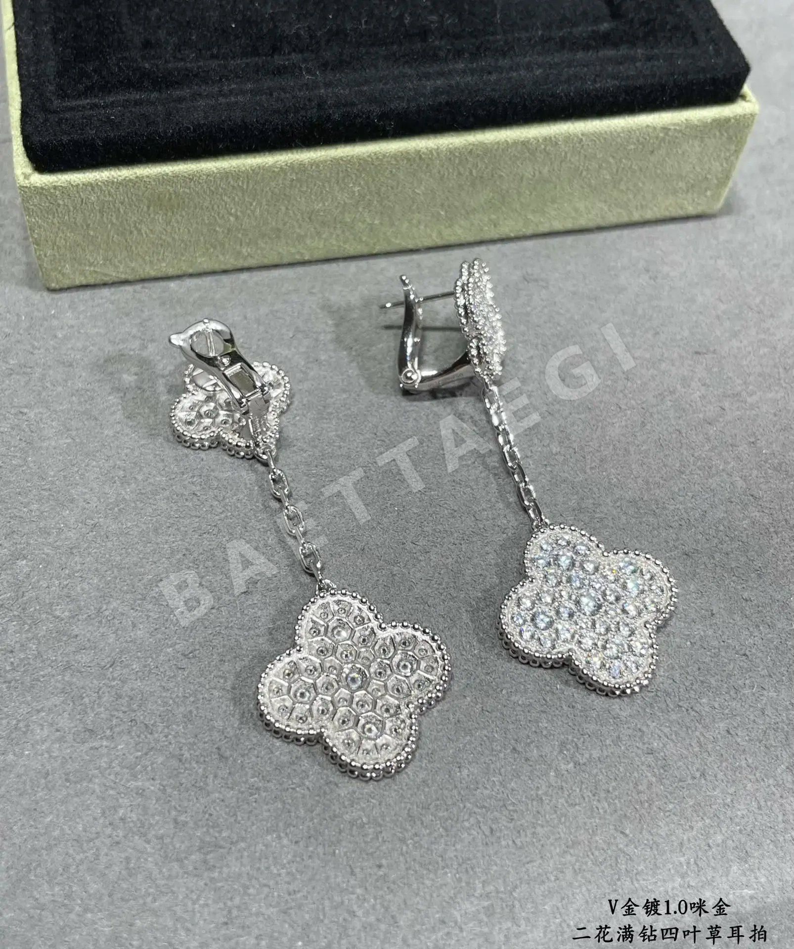 반클리프앤아펠 4 잎 클로버 다이아몬드 귀걸이 상세 이미지 9