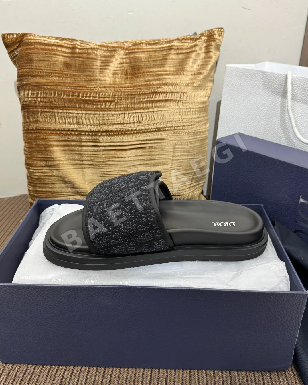 디올 모노그램 남성용 캐주얼 슬리퍼 상세 이미지 6