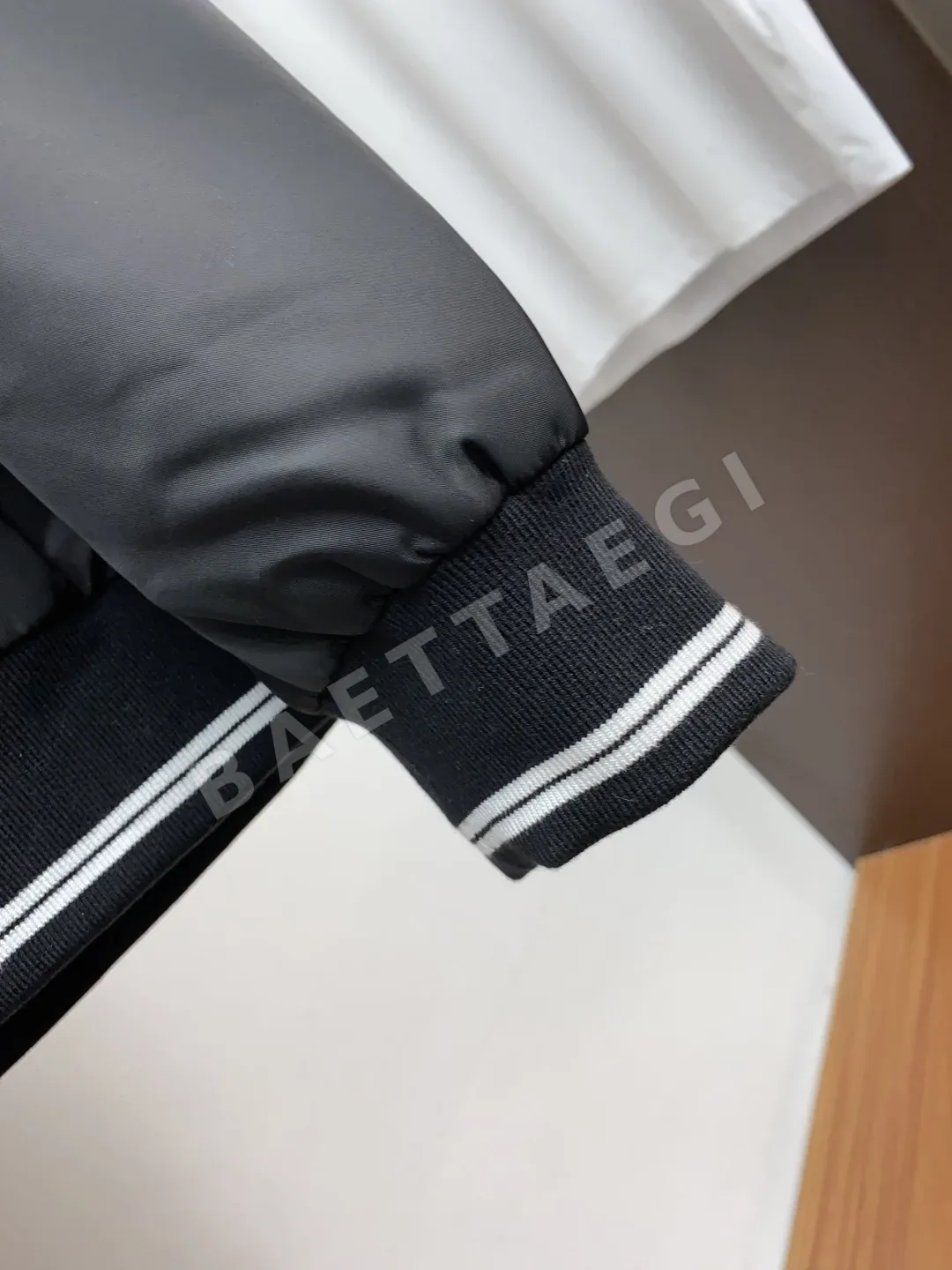 프라다 오버핏 베이스볼 카라 자켓 상세 이미지 6