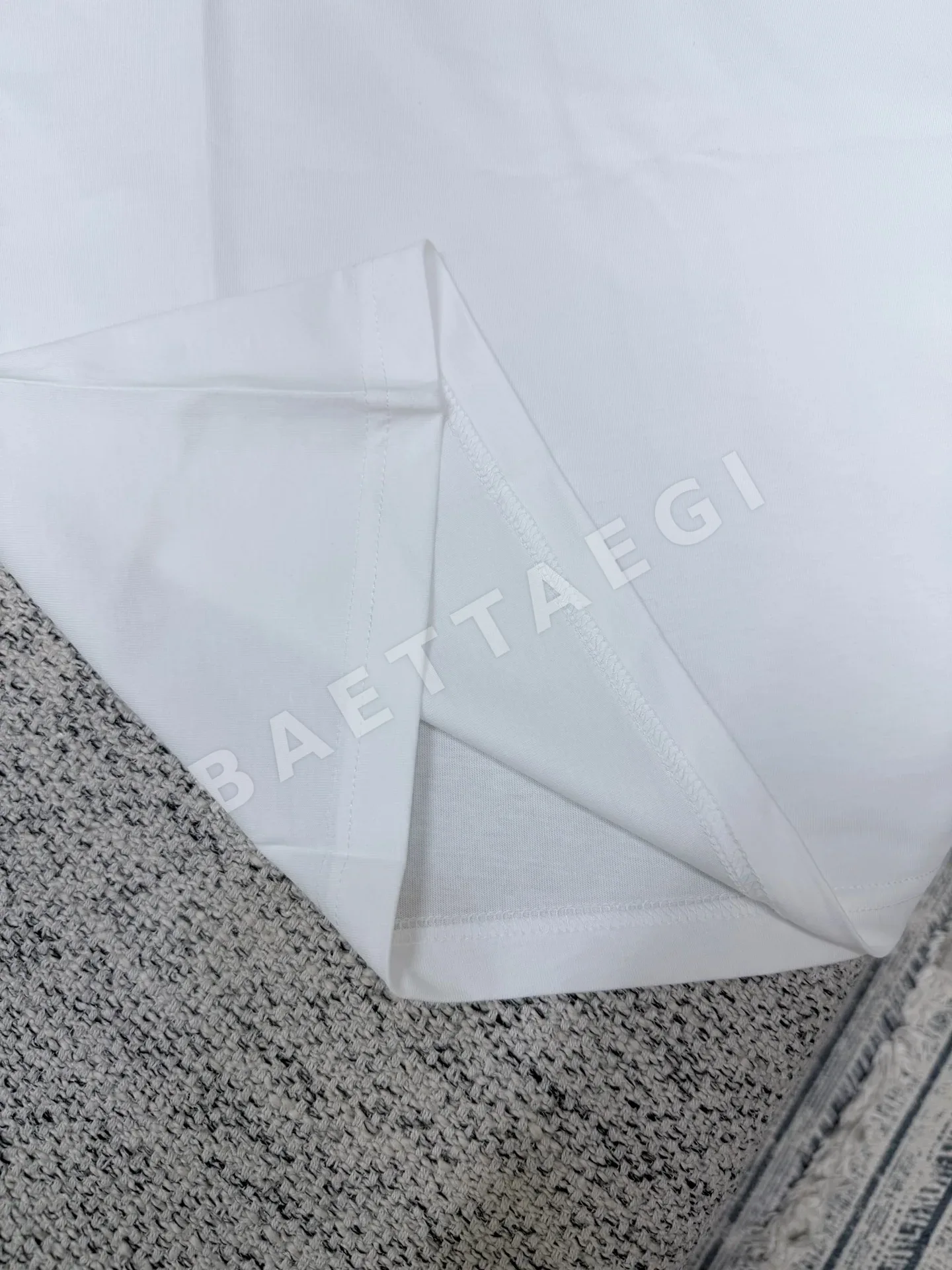 루이비통 코튼 자수 크루넥 반팔 티셔츠 상세 이미지 8