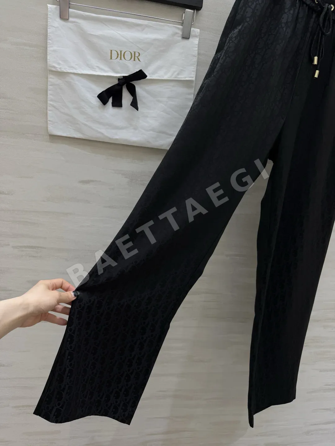 디올 아세테이트 와이드 레그 여성 바지 상세 이미지 3