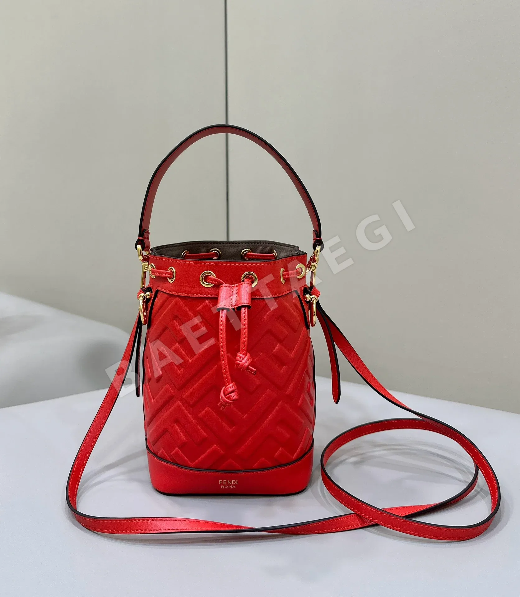펜디 몬 트레조르 스몰 버킷백 8637 A8637 A