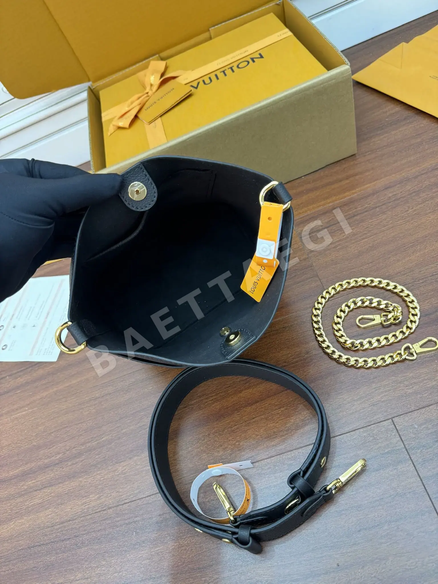 루이비통 M24006 가방 상세 이미지 6