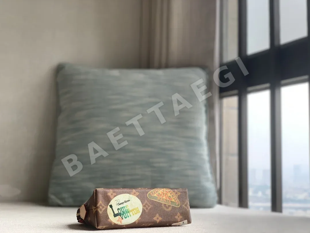루이비통 모노그램 코스메틱 클러치 가방 M83597 상세 이미지 4