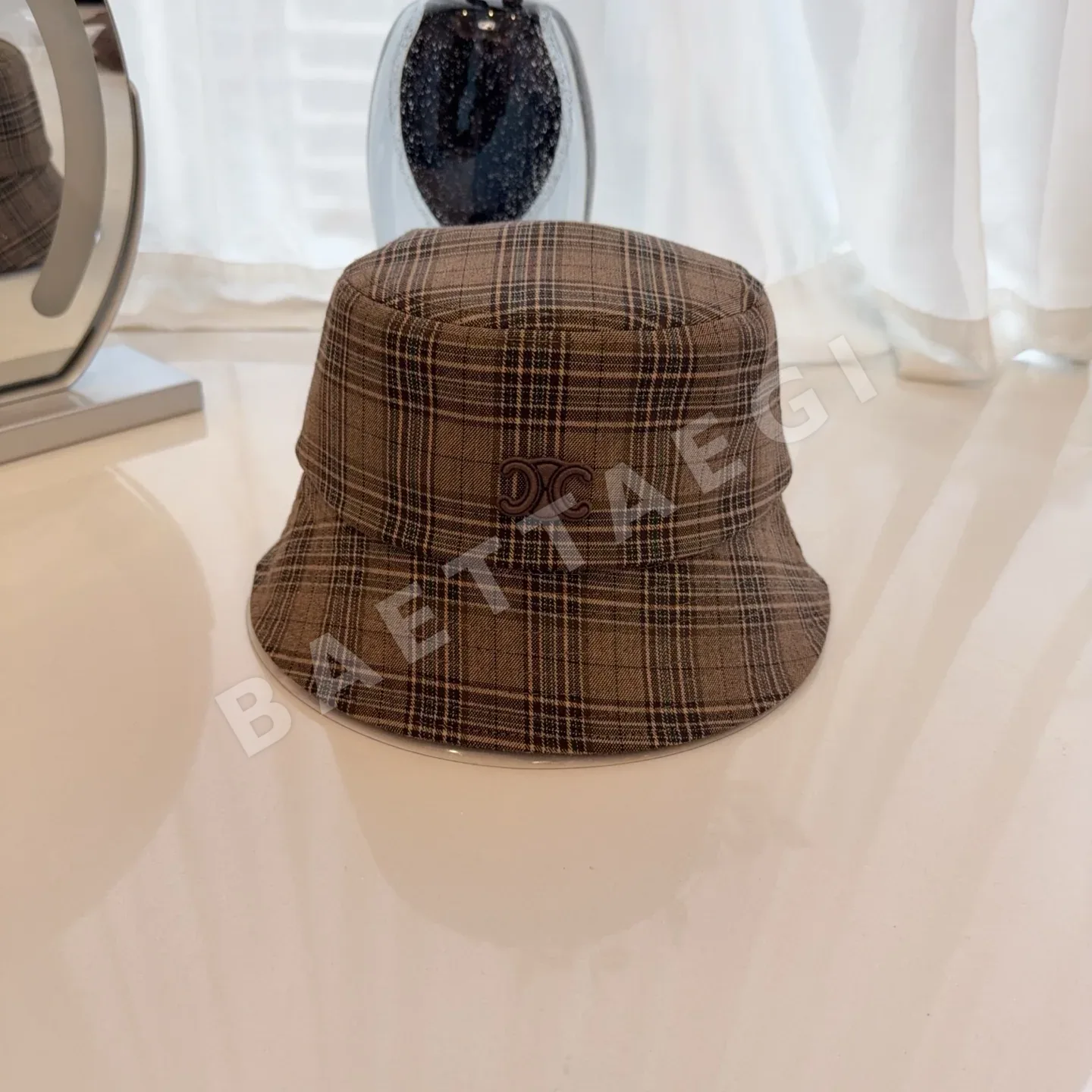 셀린느 체크 패턴 모자 83979