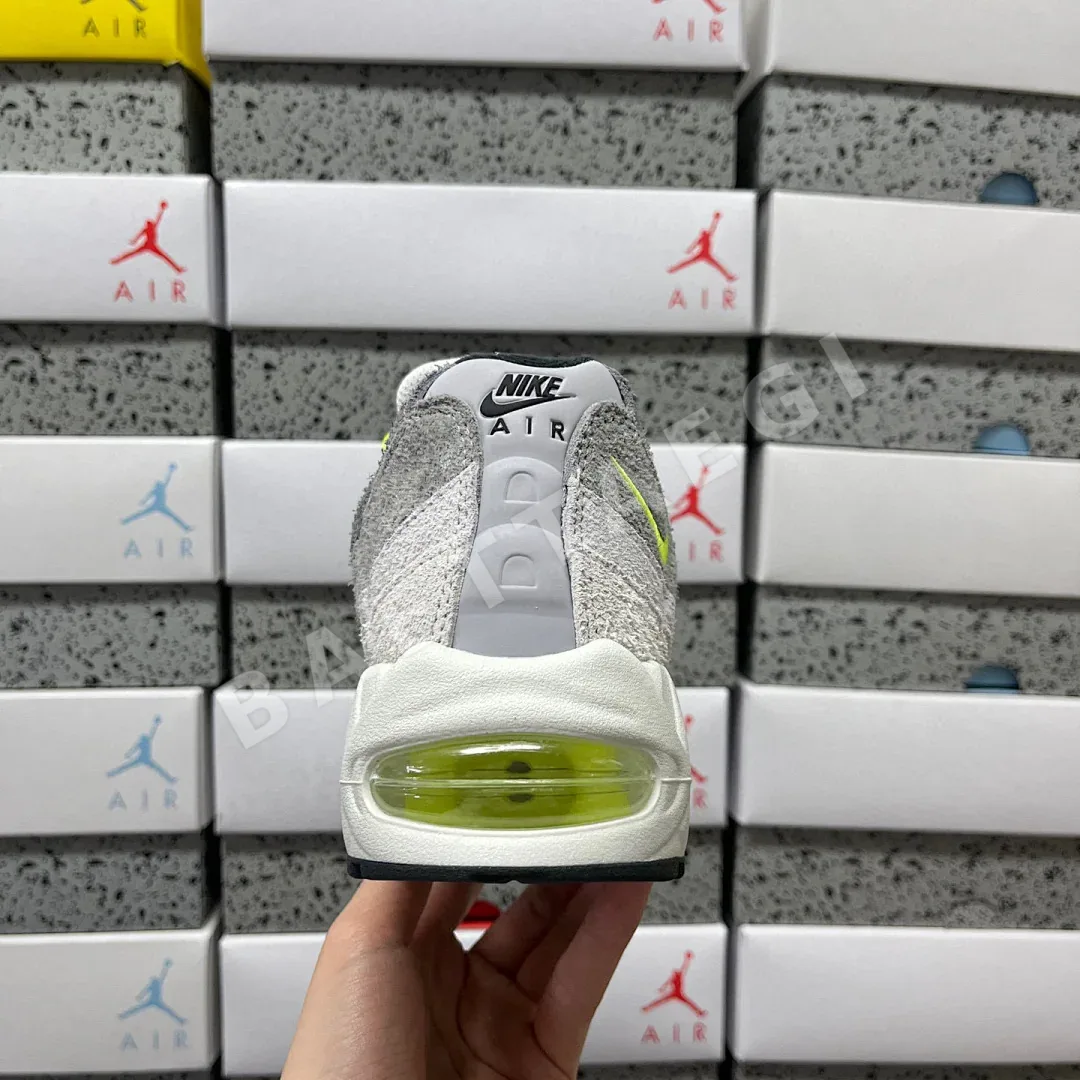 나이키 [KZ2.0] 에어 맥스 95 OG 그레이 화이트 그린 HM4738-001 201164 Nike Air Max 95 OG Reverse 상세 이미지 2