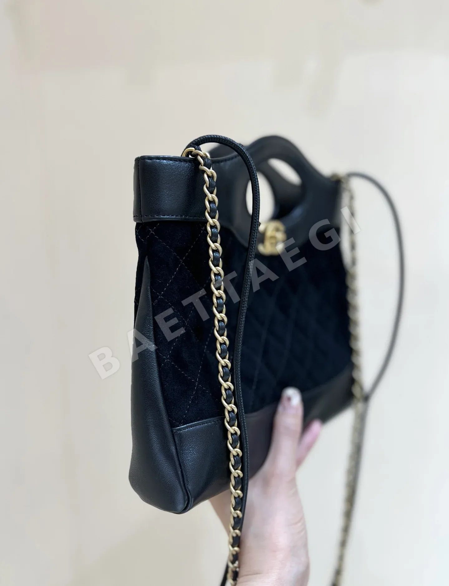 샤넬 스웨이드 미니 숄더백 AS4133 상세 이미지 2