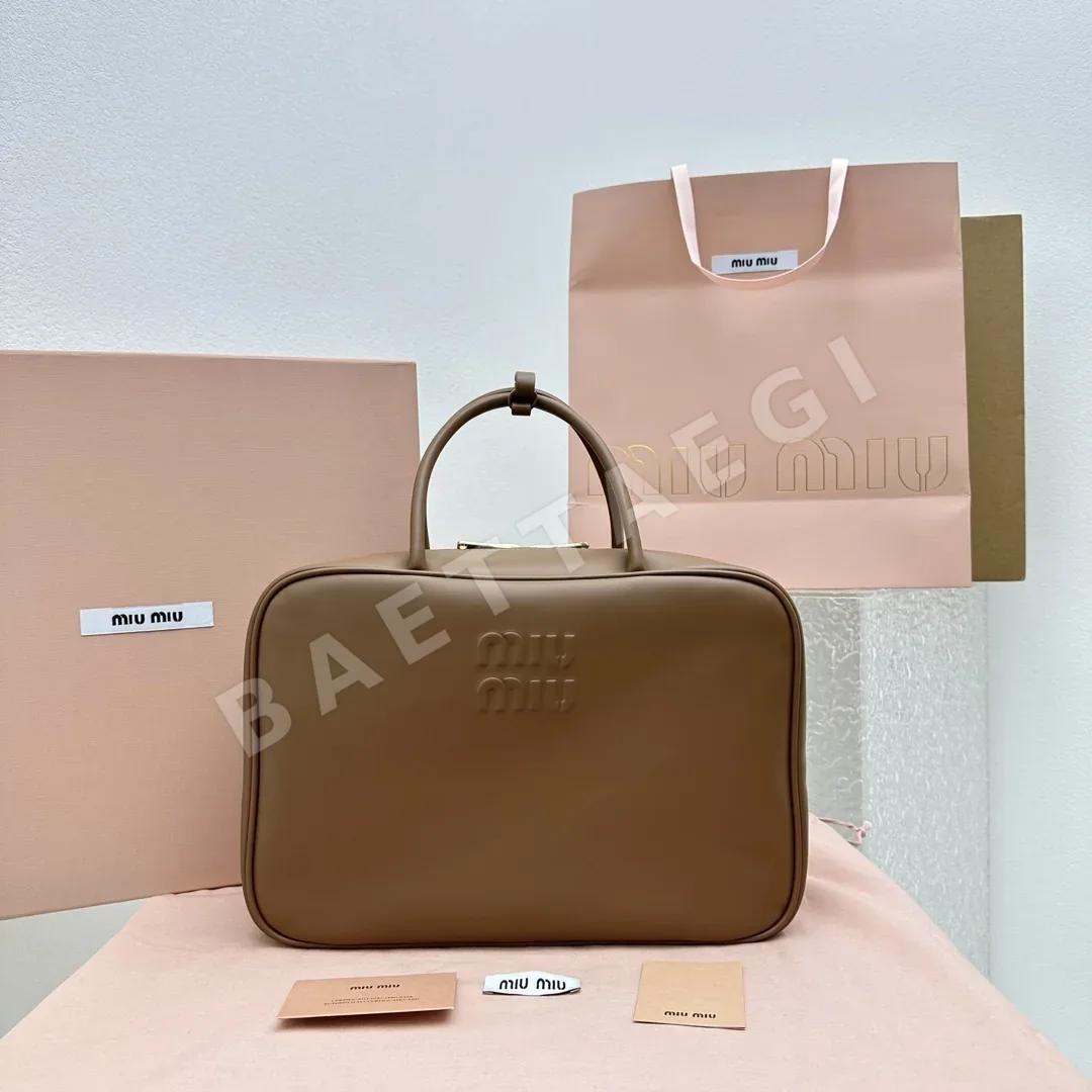 미우미우 소프트 패드 볼링백 68052