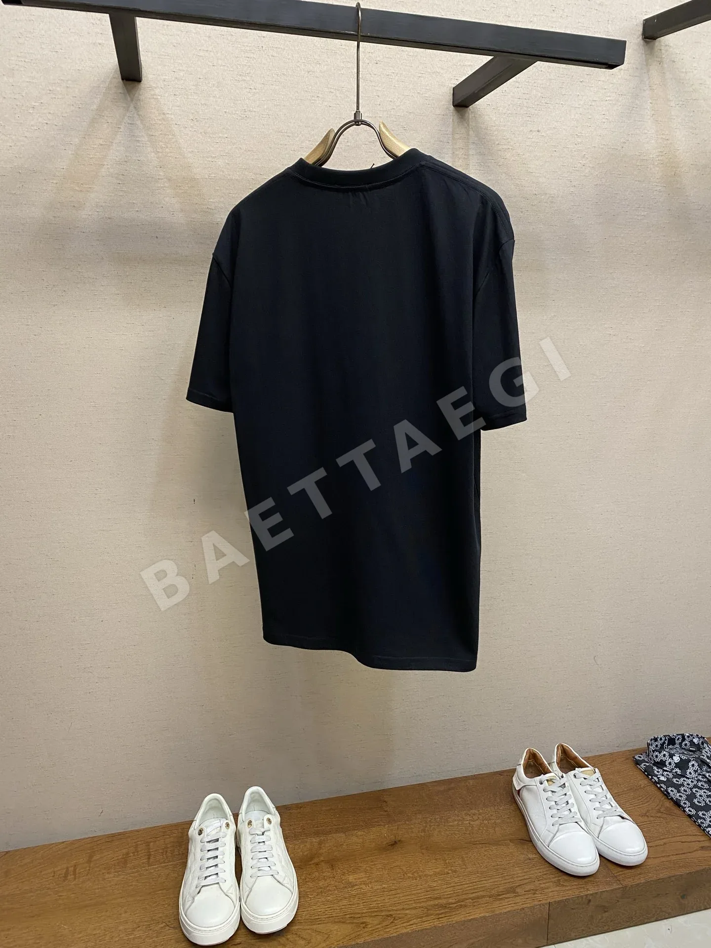 디올 자수 프린트 코튼 반팔 티셔츠 1372 상세 이미지 2