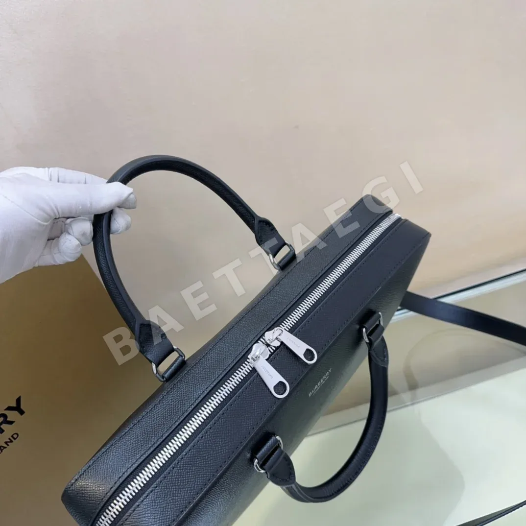 버버리 그레인드 가죽 브리프케이스 가방 상세 이미지 6