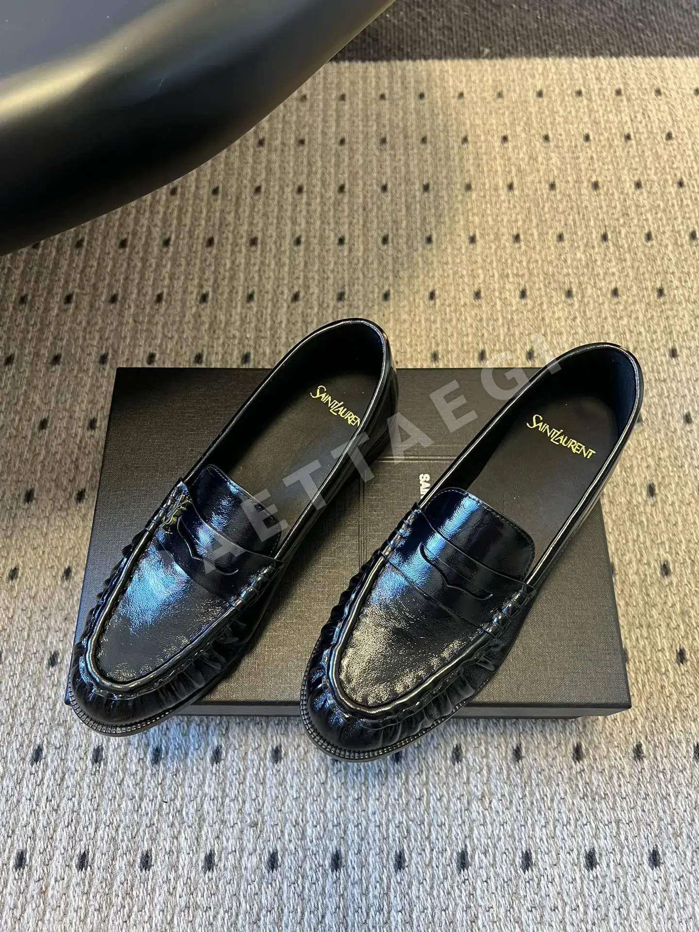 생로랑 YSL 메탈 로고 주름 로퍼 9378 상세 이미지 2