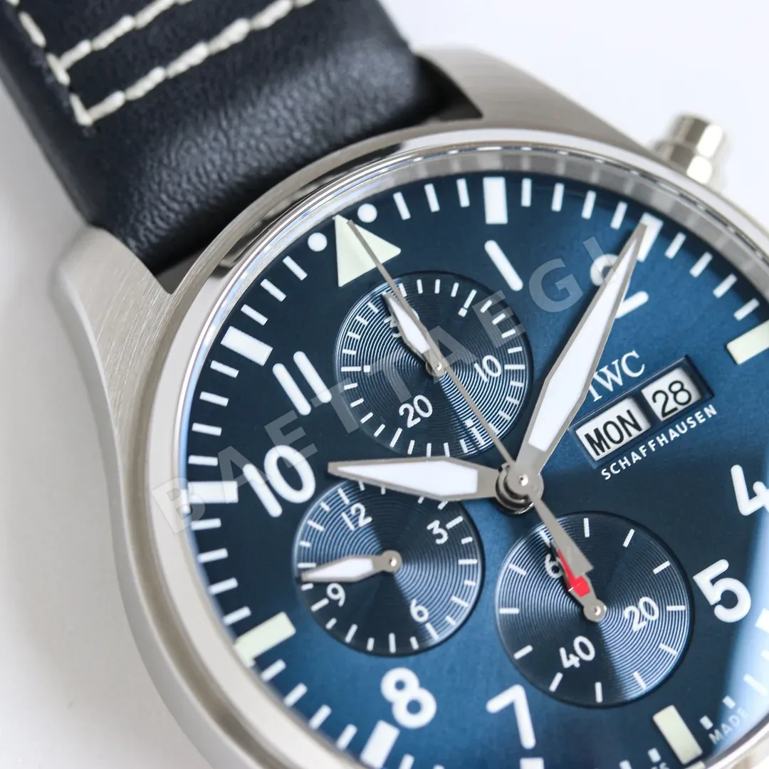 IWC 파일럿 페트로나스 그린 다이얼 시계 상세 이미지 4