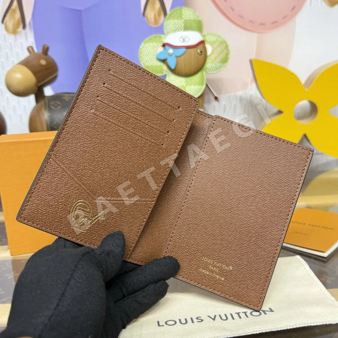 루이비통 모노그램 플라워 여권 지갑 상세 이미지 7