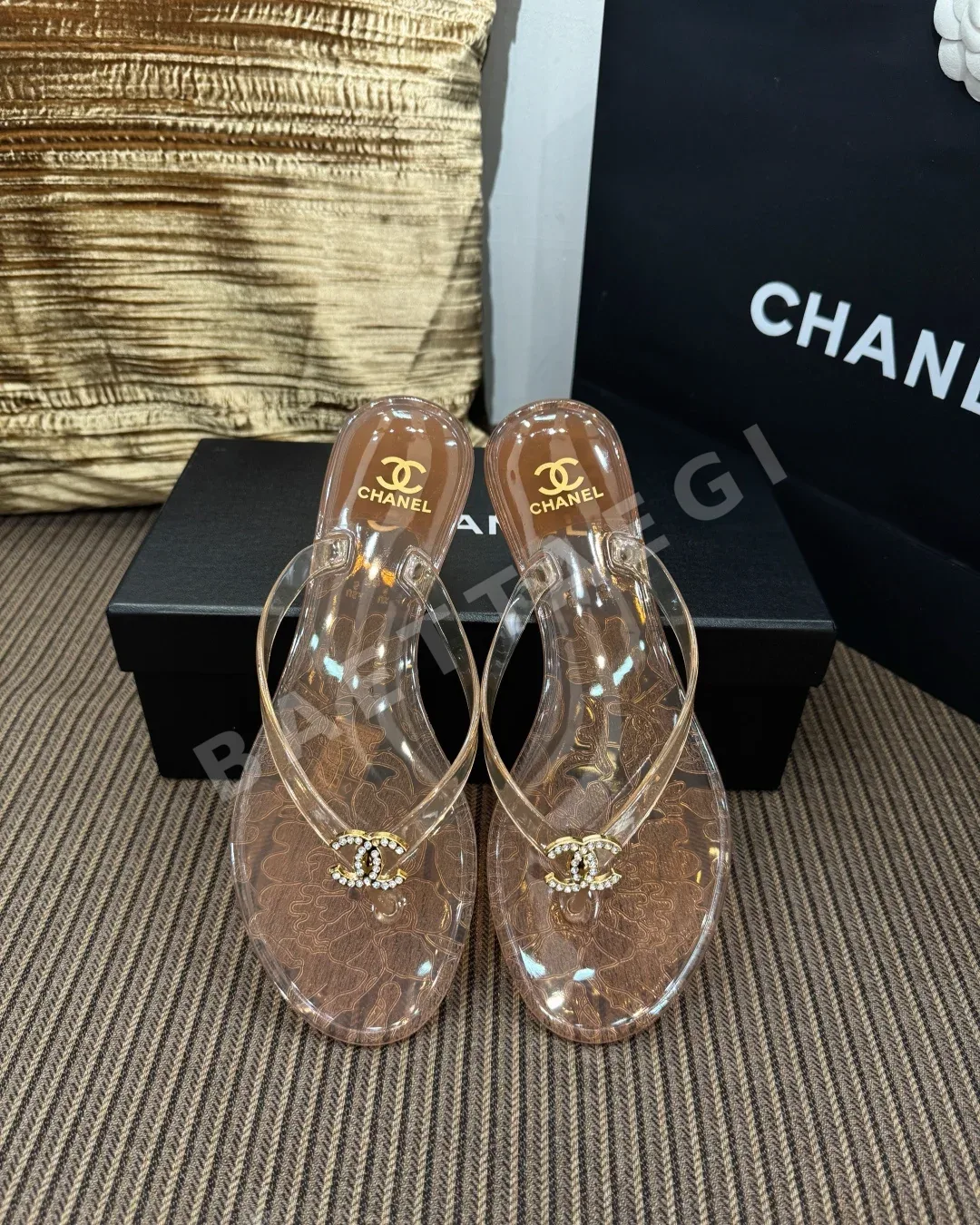 샤넬 더블 C 라인 스톤 버클 비치 샌들 80129