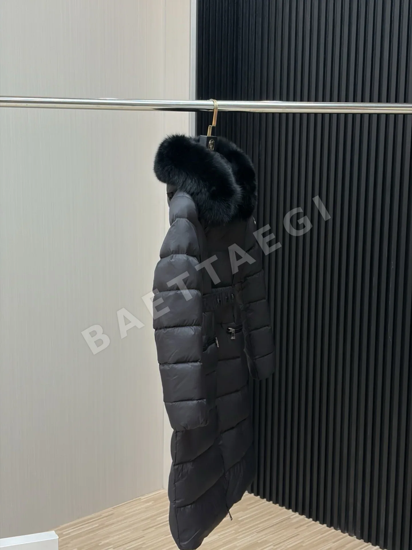 몽클레르 보에딕 여성 구스다운 패딩 재킷 상세 이미지 4