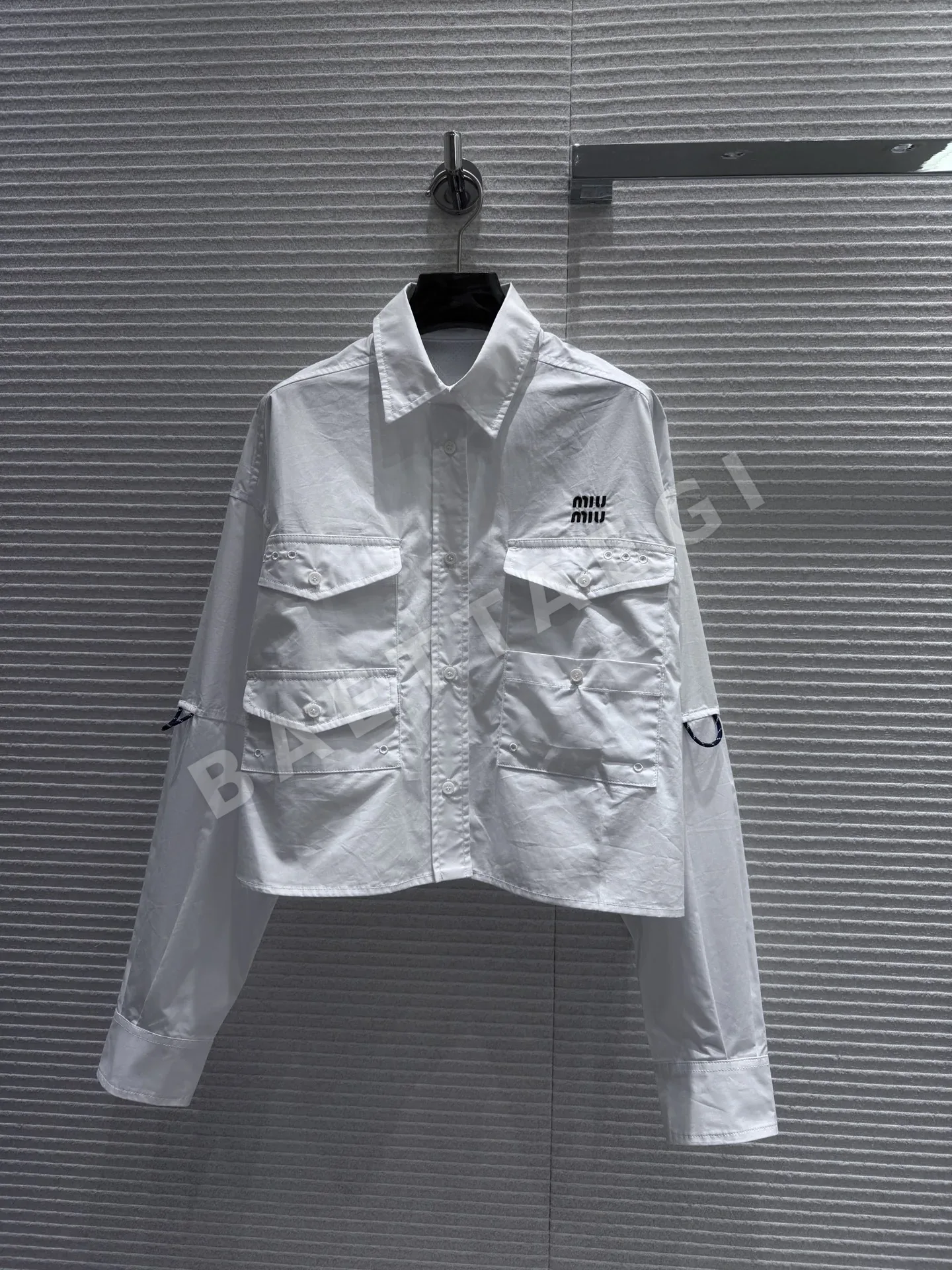 미우미우 화이트 반팔 셔츠 여성 자켓 97223