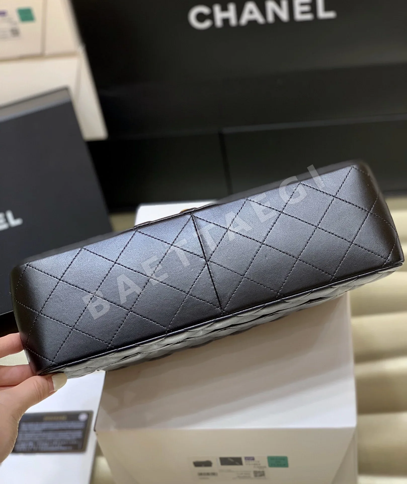 샤넬 점보 클래식 플랩 가방 A58600 상세 이미지 5
