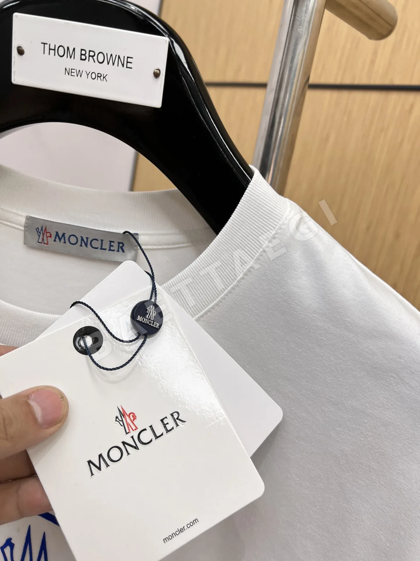 몽클레르 여성 크루넥 반팔 티셔츠 상세 이미지 4