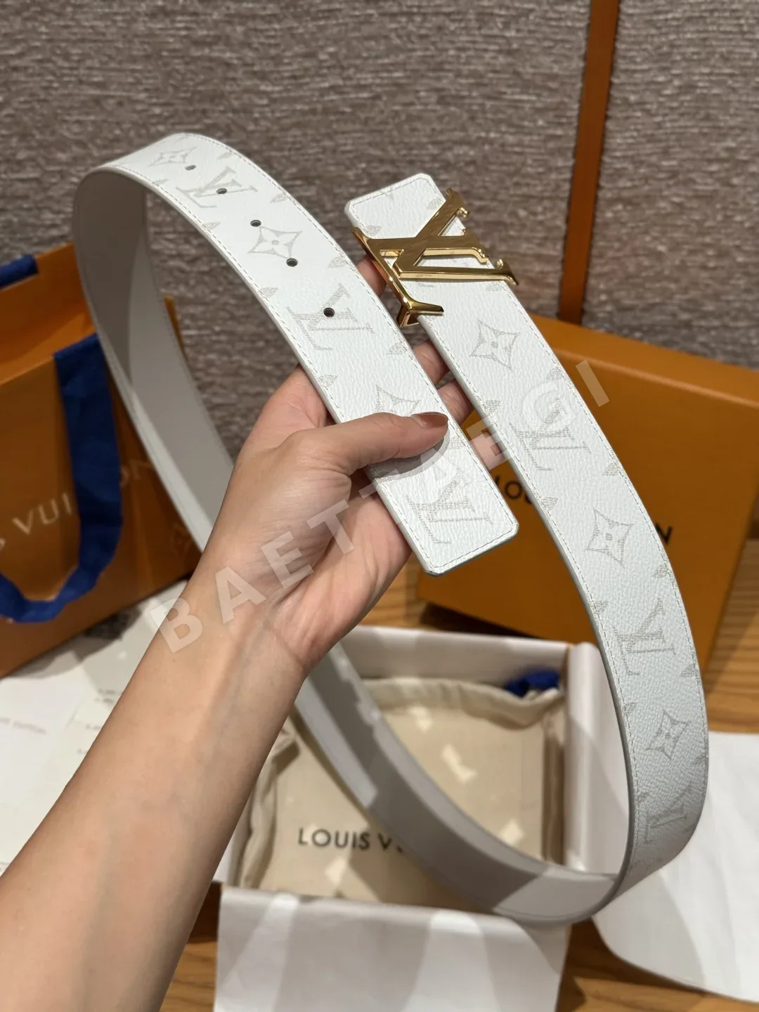 루이비통 JD350 Shake 40mm 리버시블 벨트 상세 이미지 5