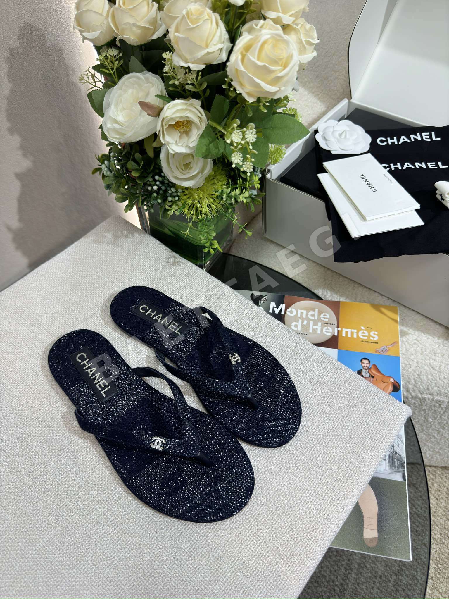 샤넬 벨벳 데님 라인스톤 C 버클 플립플롭 94055