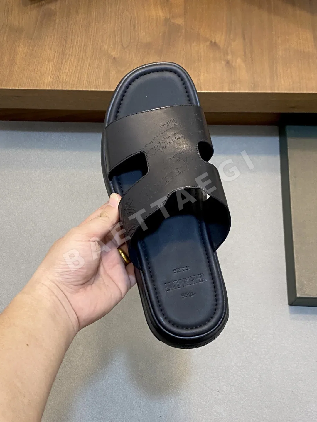 벨루티 손색칠 송아지가죽 슬리퍼 상세 이미지 7